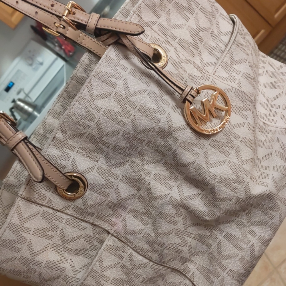 Micheal kors purse - Picture 1 of 5